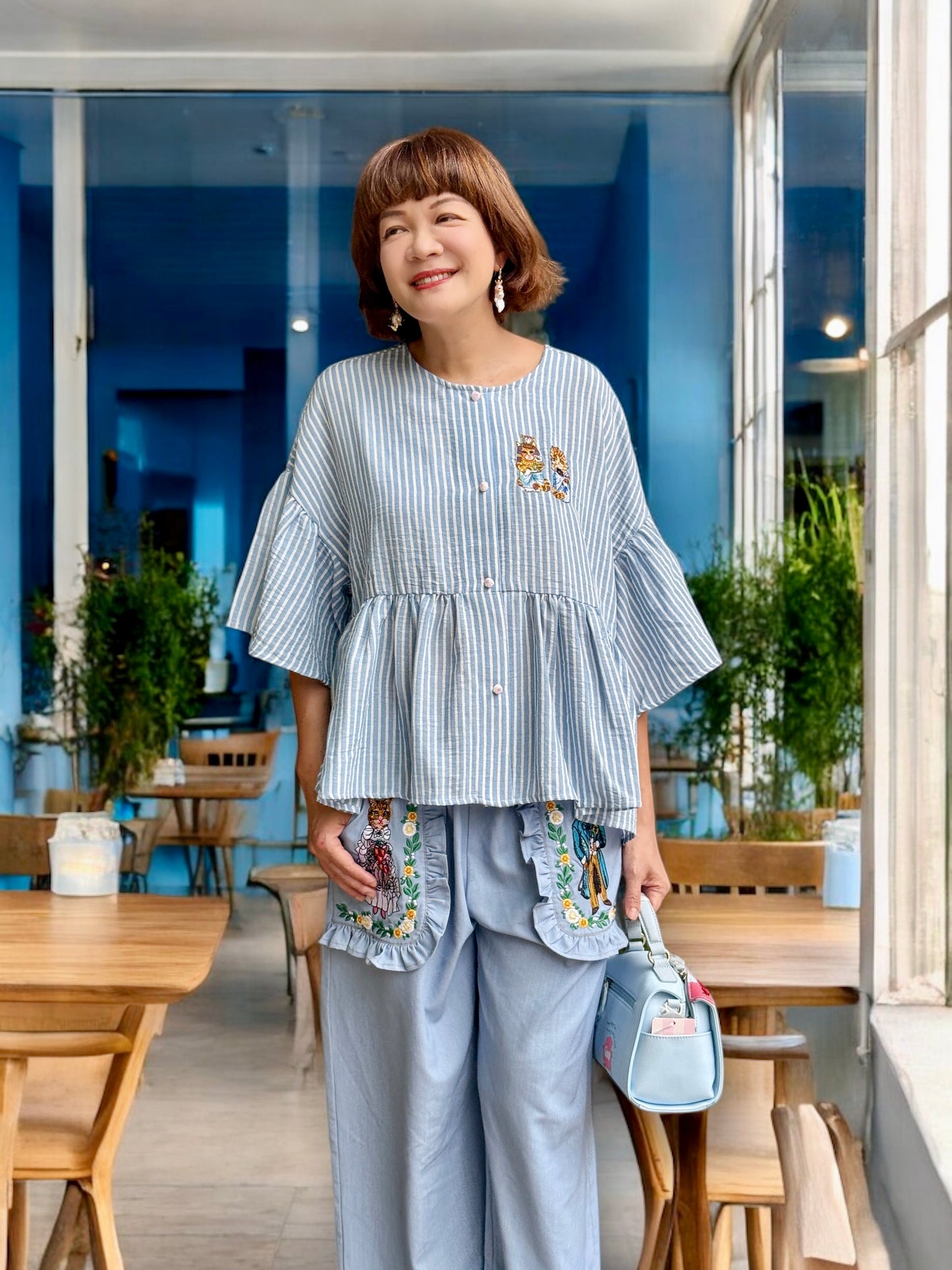 Loose fit ruffles top