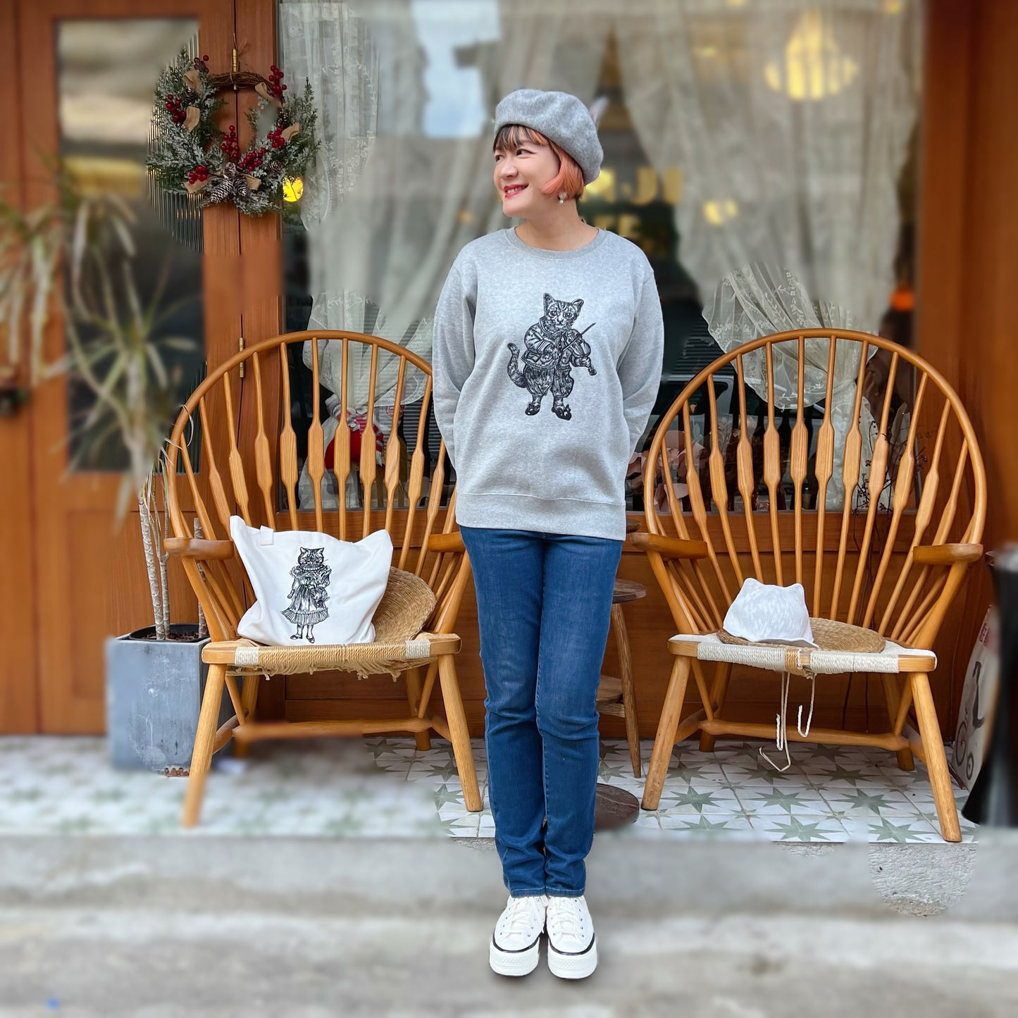 Violin cat embroidery sweatshirt