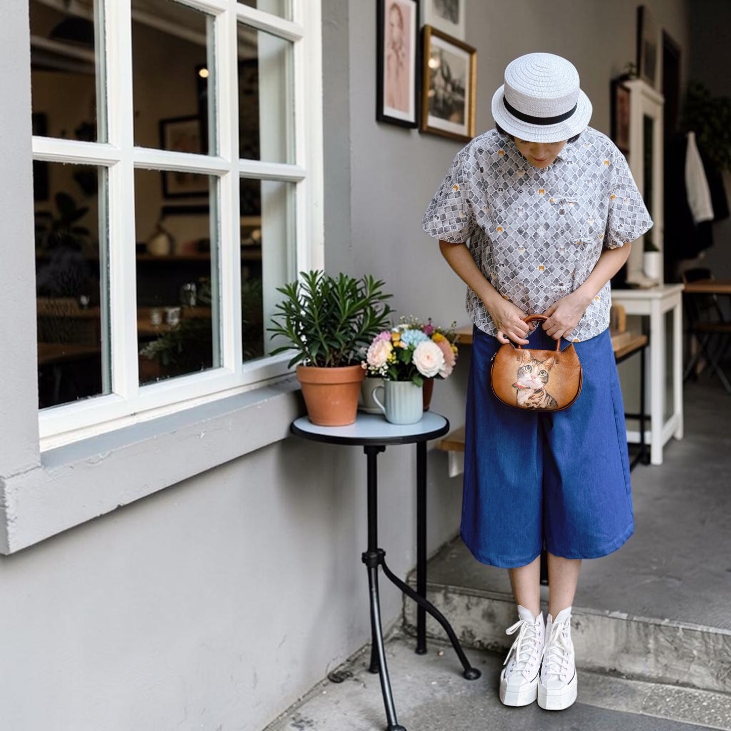 Watercolor cats pattern in Curve hem and placket loose fit