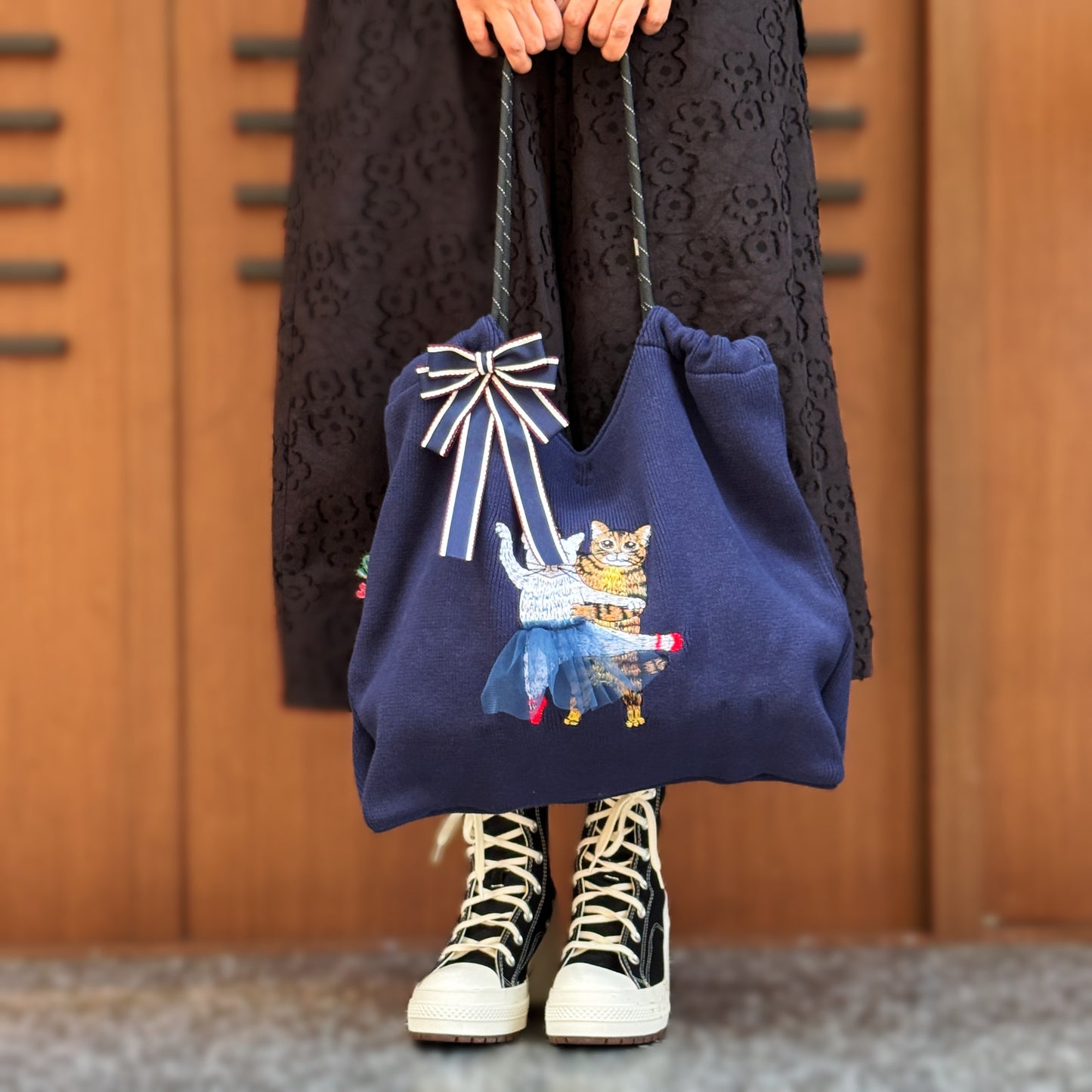 Dancing cats embroidery tote bag