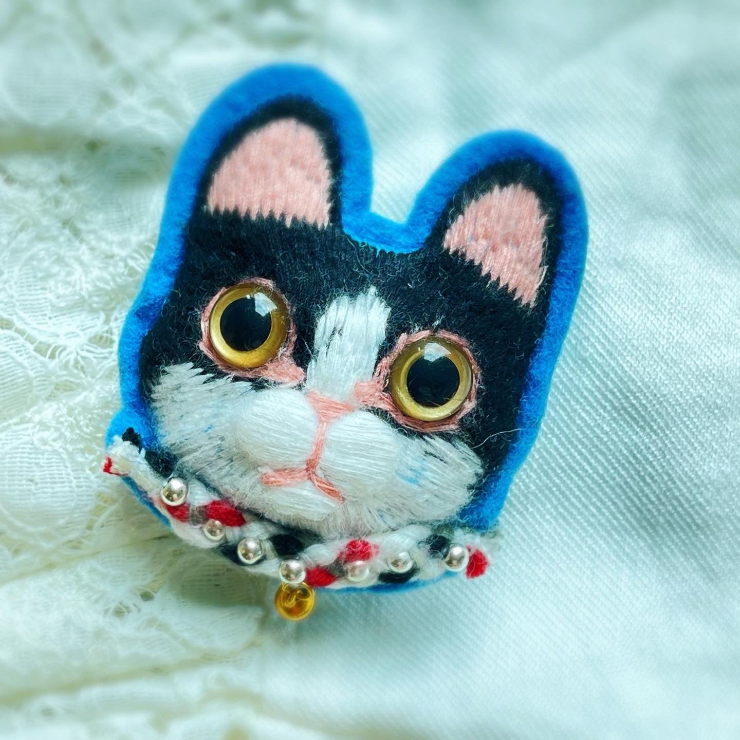 Tuxedo Cat Handmade Yarn Brooch