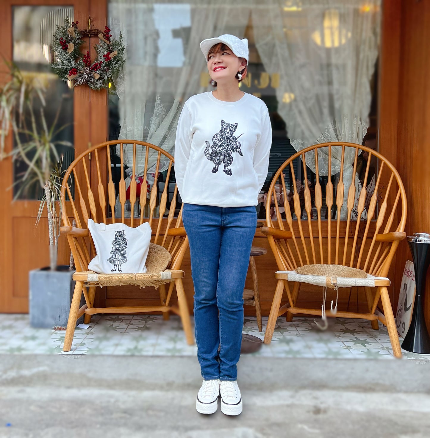 Violin cat embroidery sweatshirt
