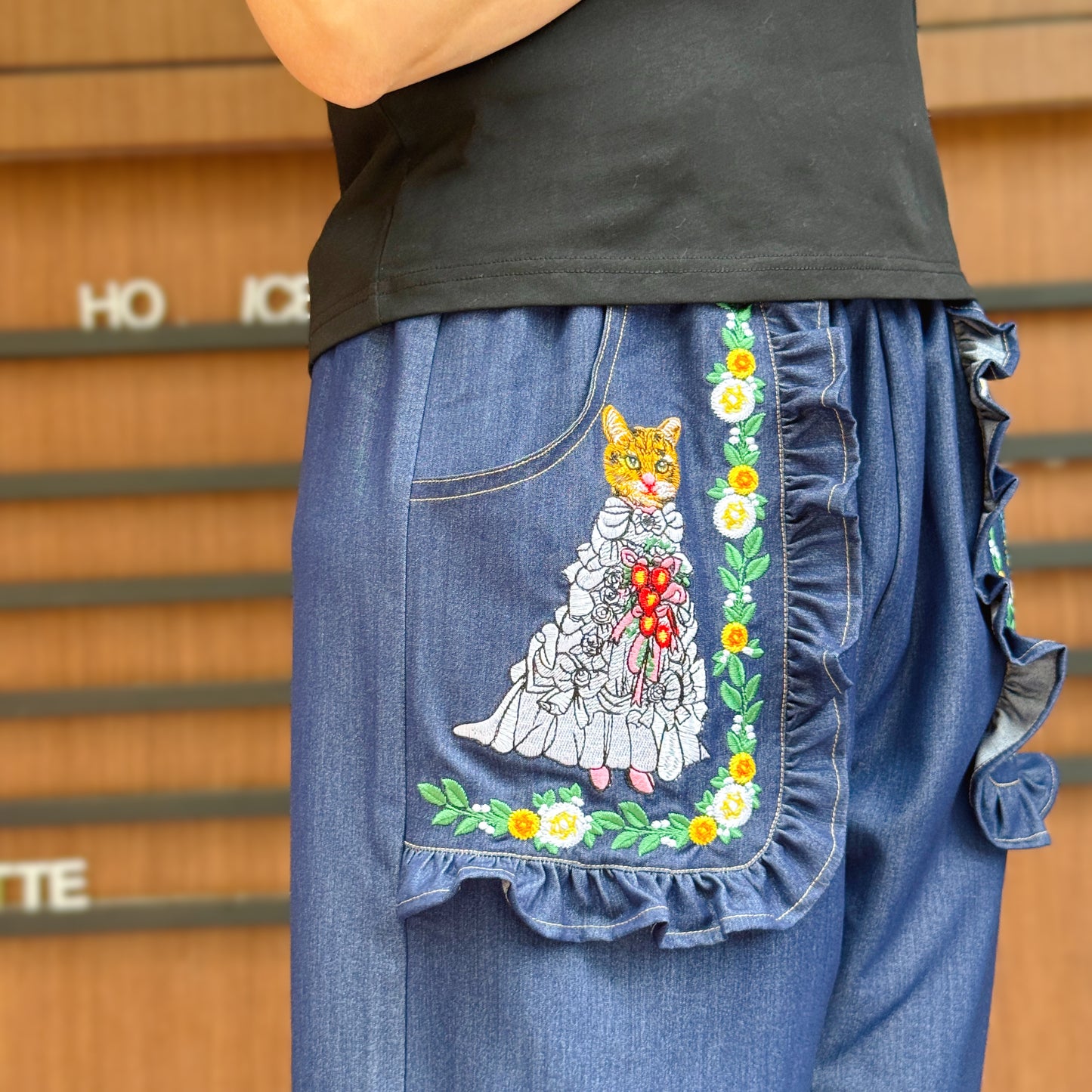 Happy animals embroidery denim pants
