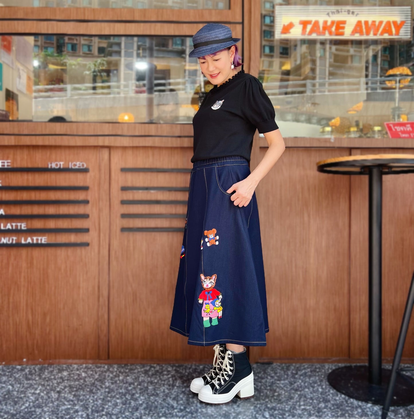 Showa kitten embroidery denim skirt