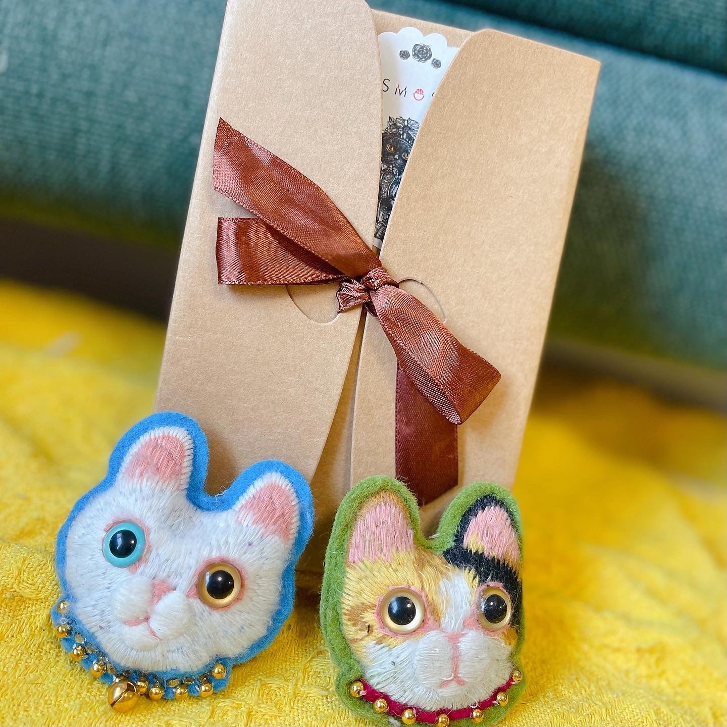 Calico Cat Handmade Yarn Brooch