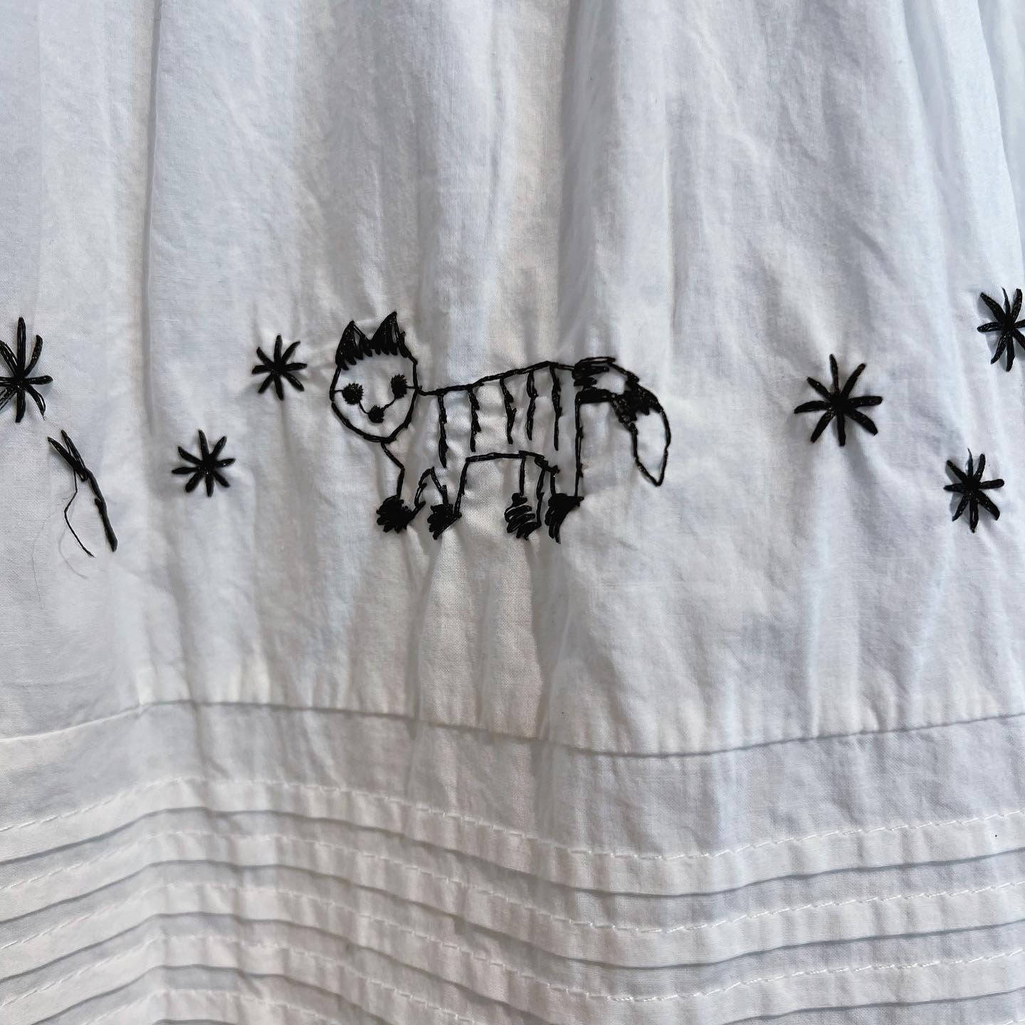 Walking cats embroidery and lace midi skirt