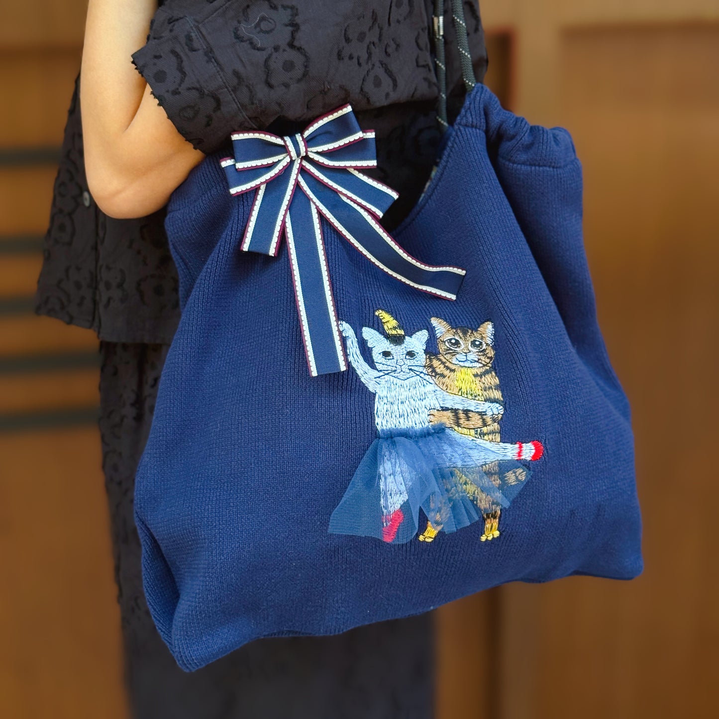 Dancing cats embroidery tote bag