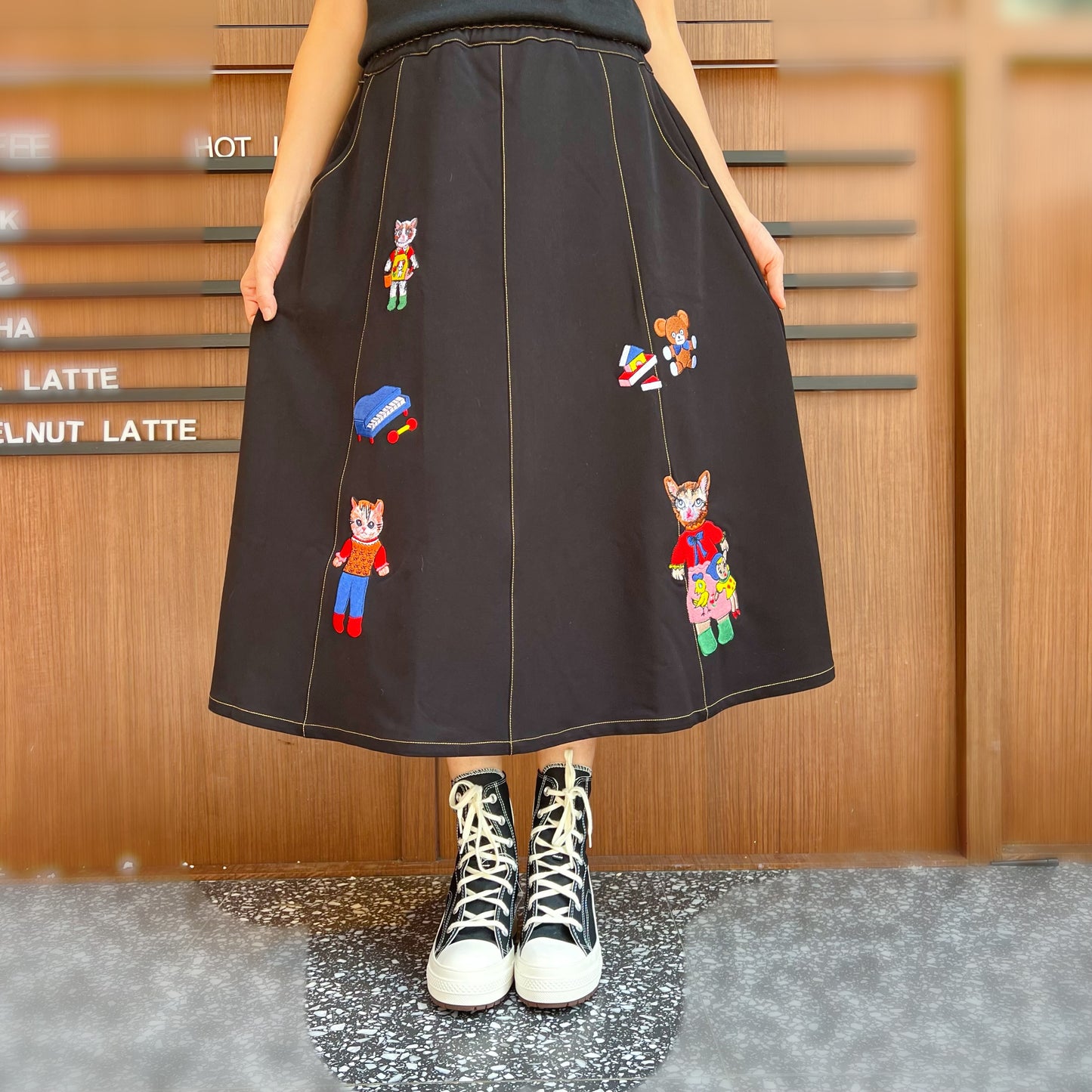 Showa kitten embroidery denim skirt