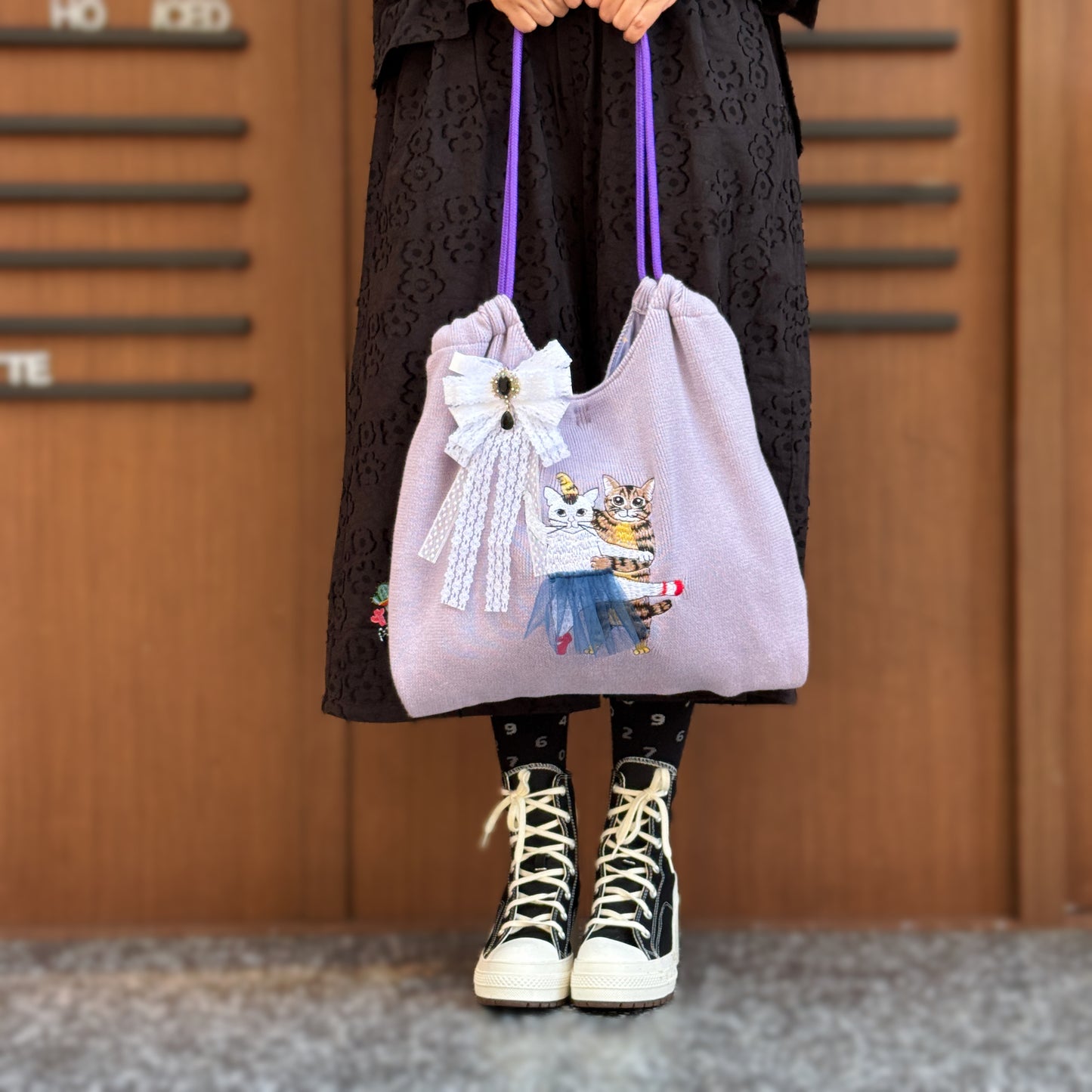 Dancing cats embroidery tote bag