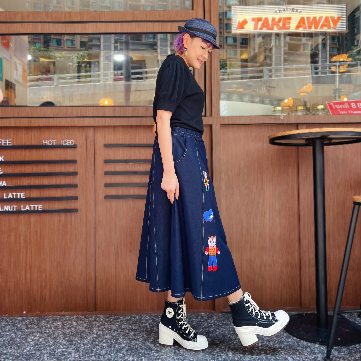 Showa kitten embroidery denim skirt