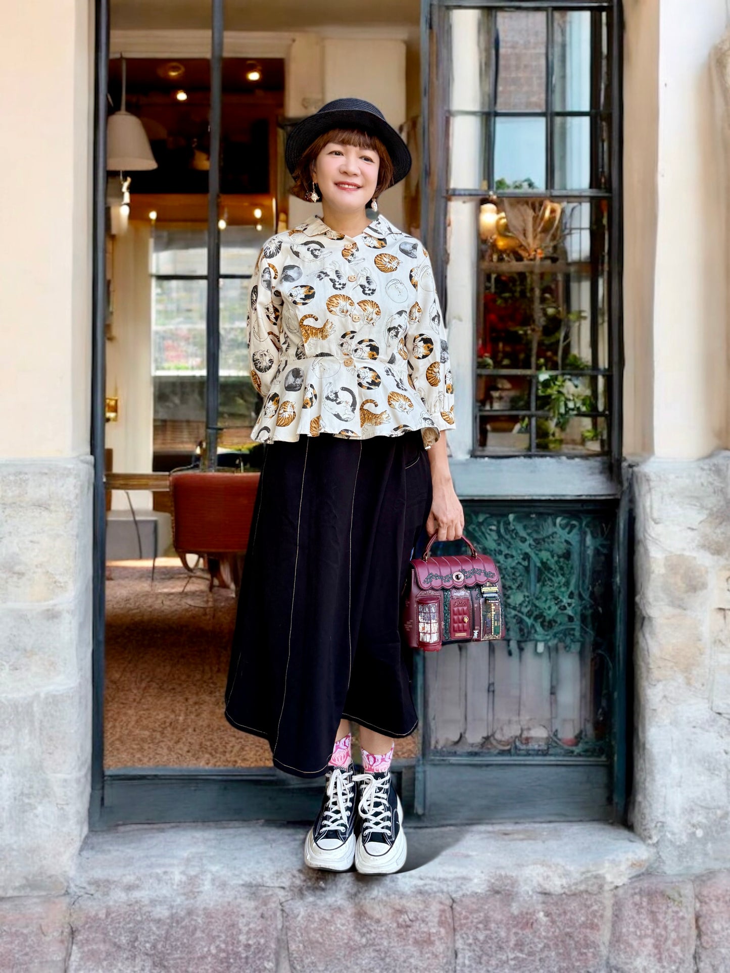 Cats in circle pattern shirt :