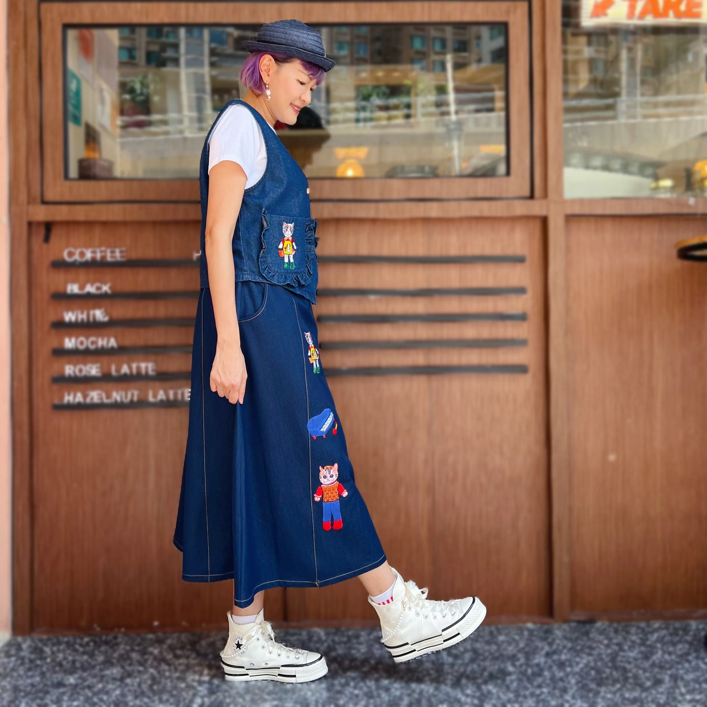 Showa kitten embroidery denim skirt