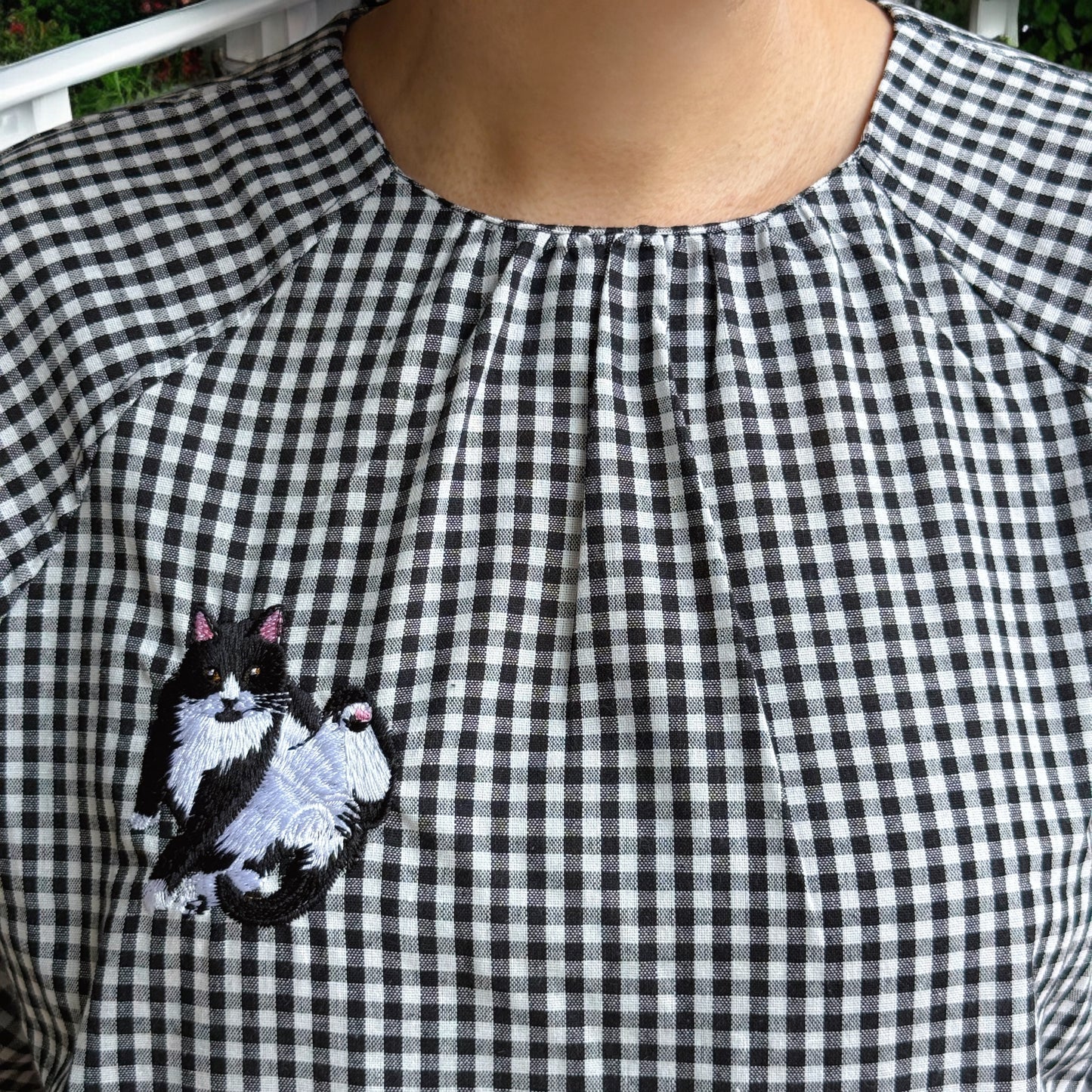 Tartan shirt with cat embroidery