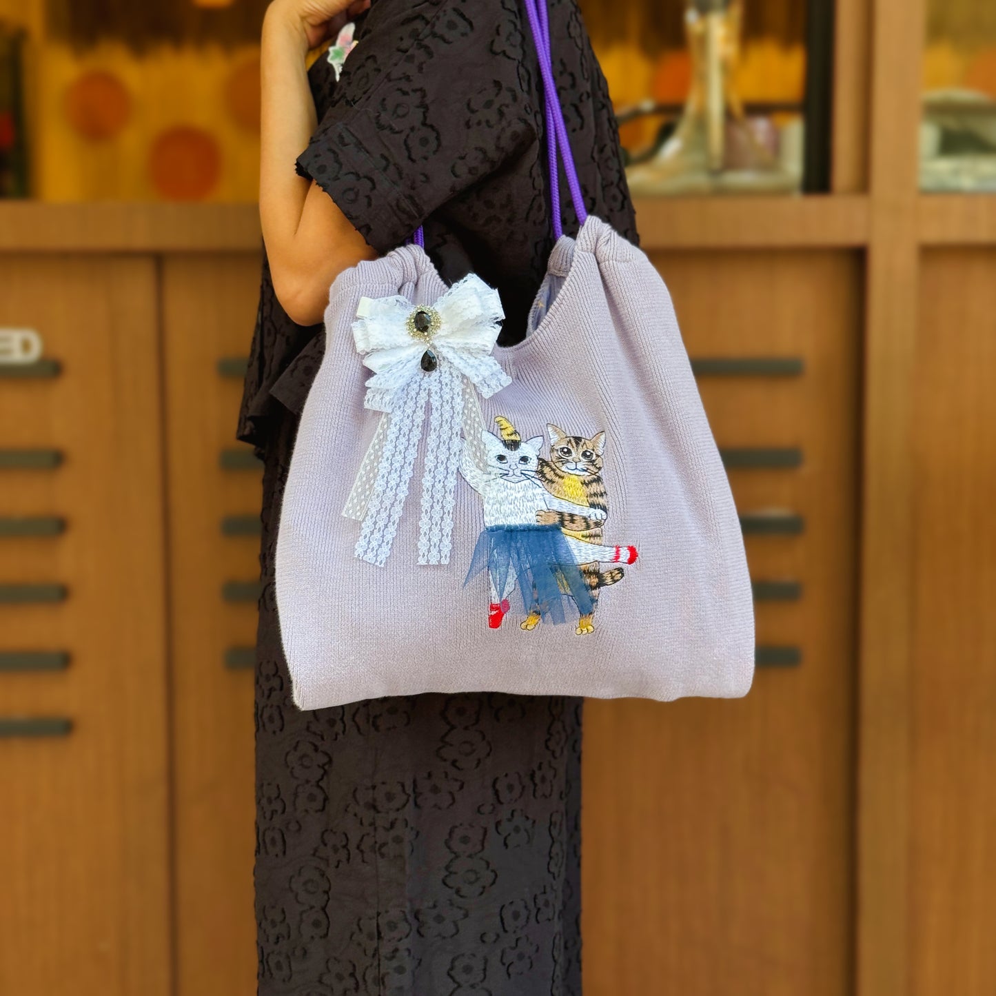 Dancing cats embroidery tote bag