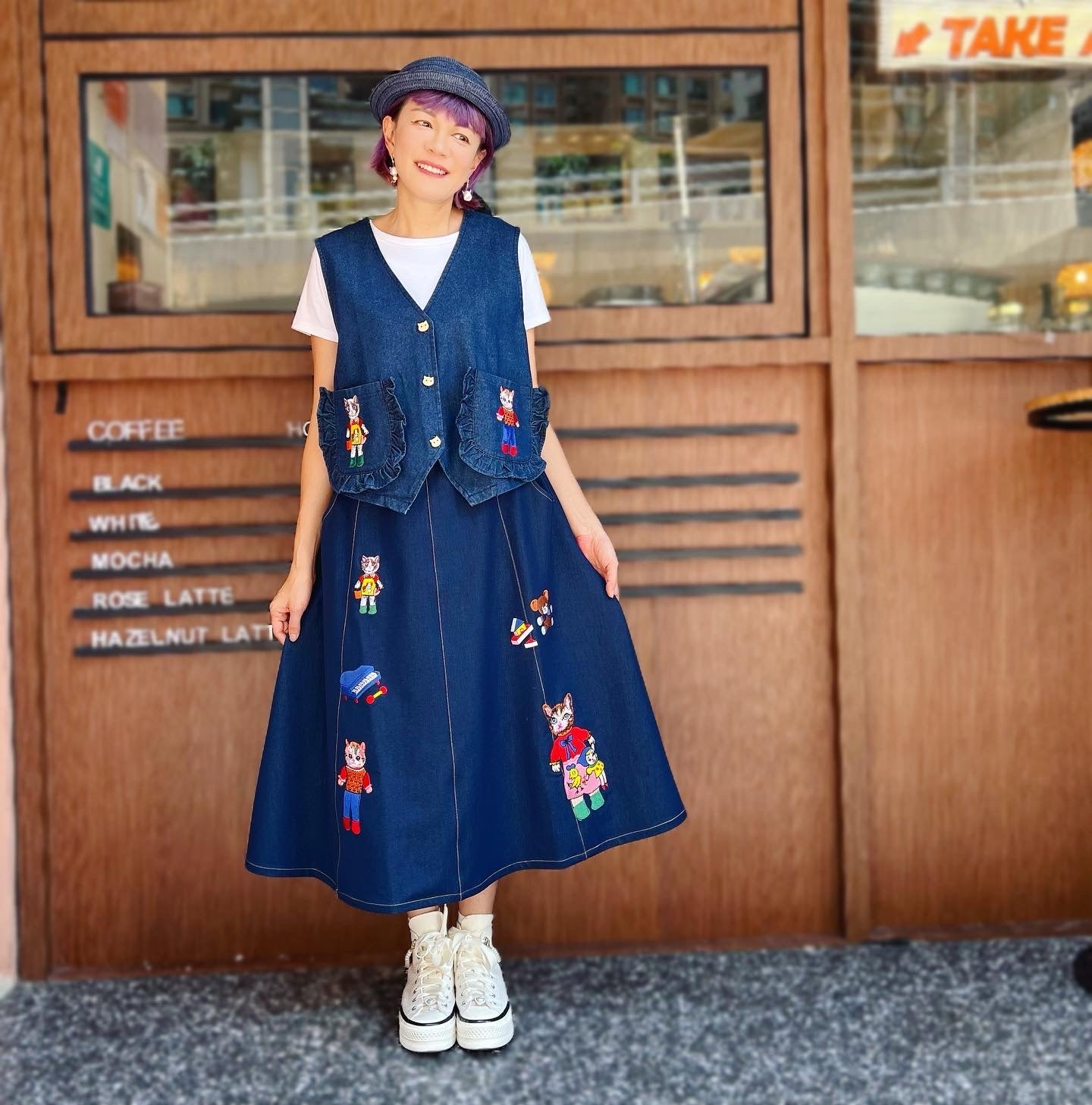 Showa kitten embroidery denim skirt