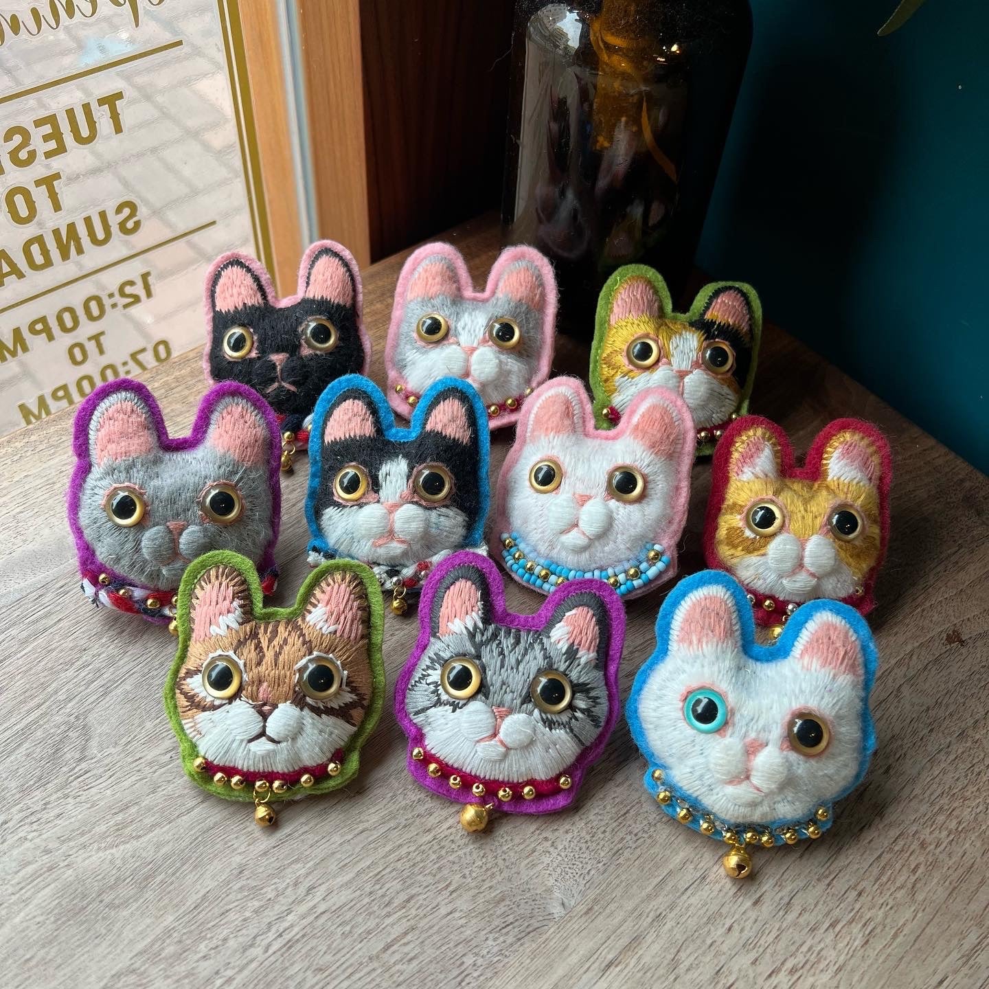 Hetrochromia Cat Handmade Yarn Brooch
