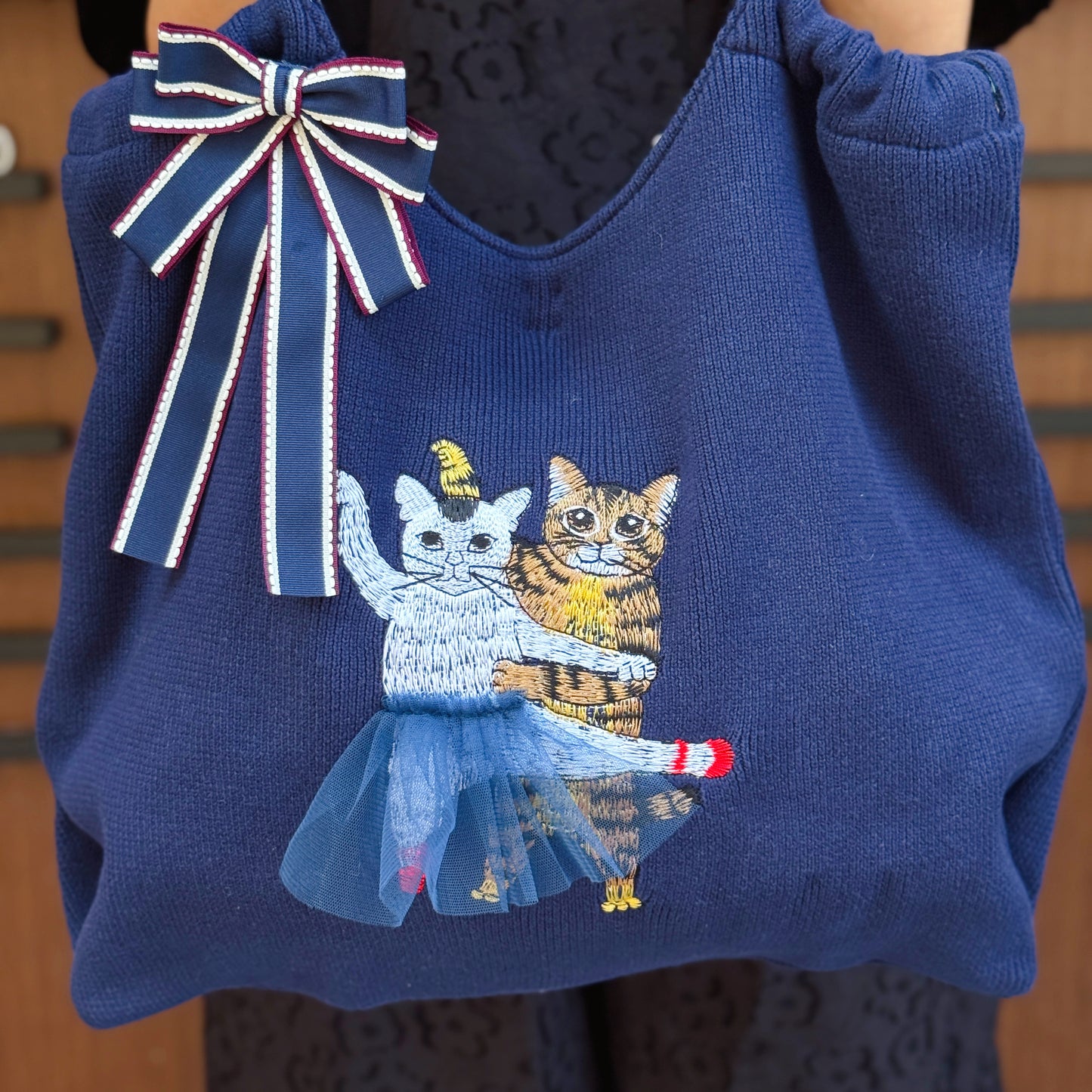 Dancing cats embroidery tote bag