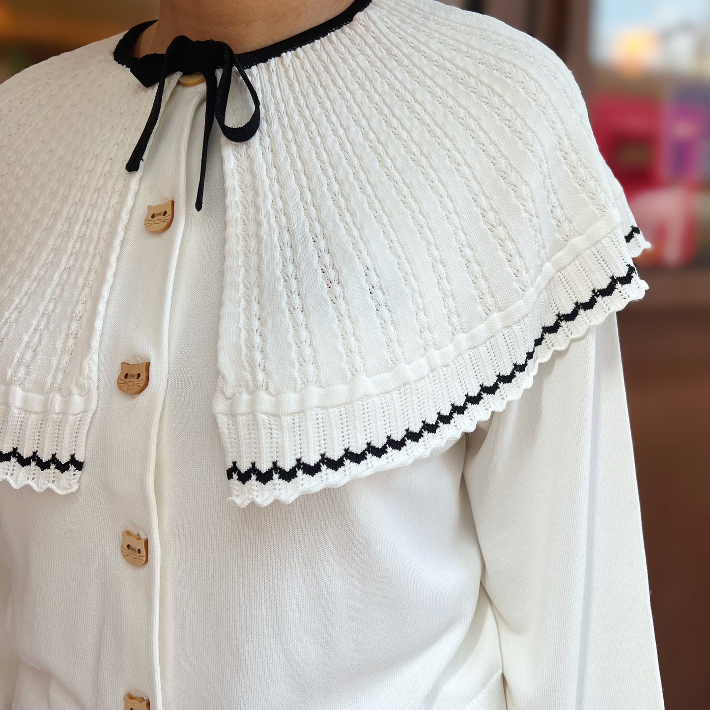 Removable pointelle neck embroidery cardigan