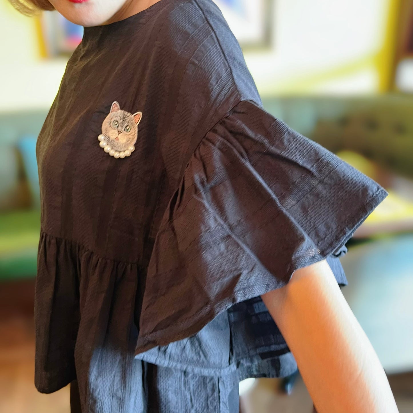 Ruffle cuff cat embroidery relaxed cut top
