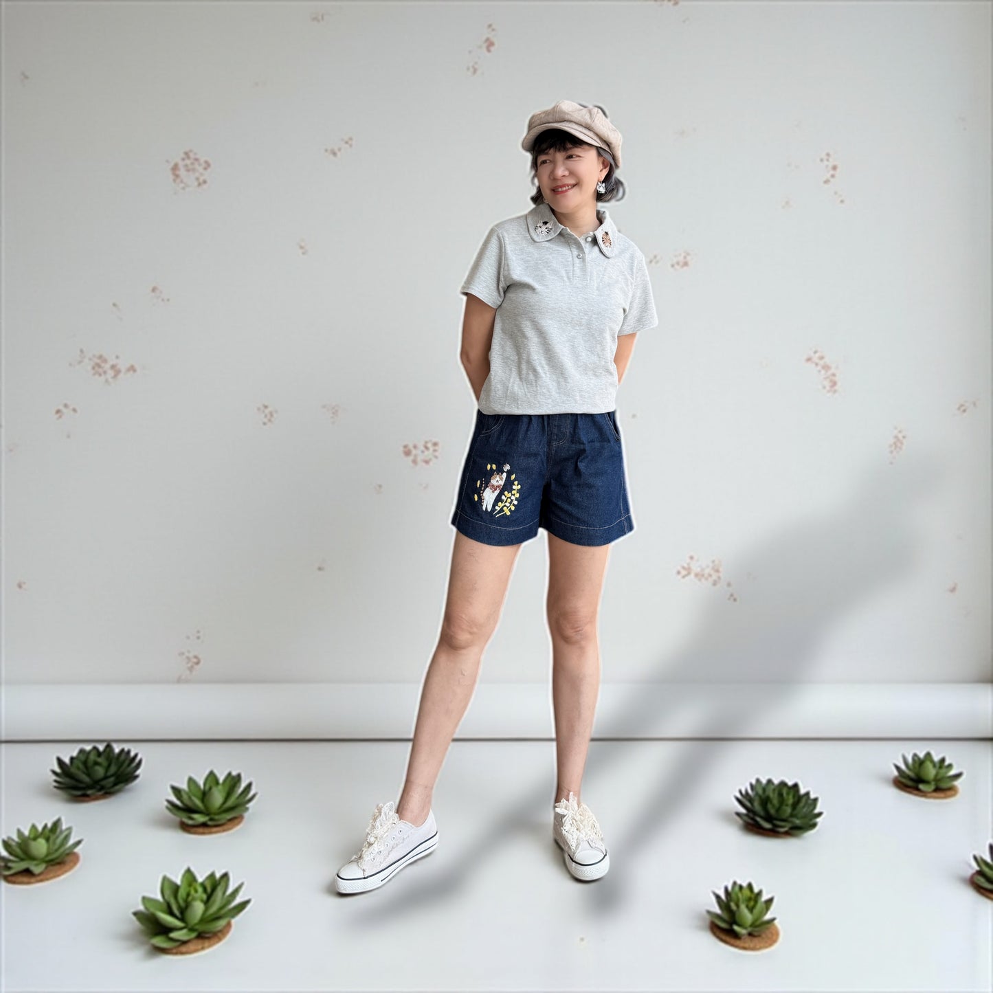 Hand embroidery cats and jewerly denim shorts