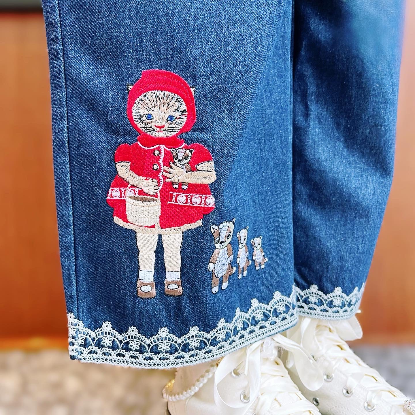 Cat little red riding hood embroidery denim pants