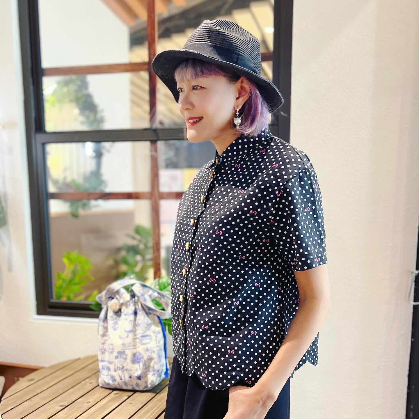 Dotty and ribbon wave hem shirt