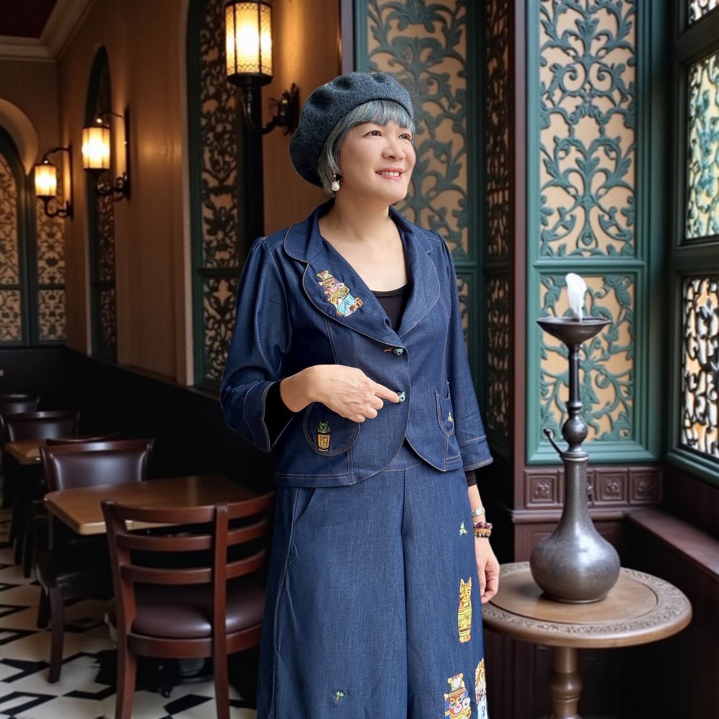 Egyptian cats embroidery denim jacket