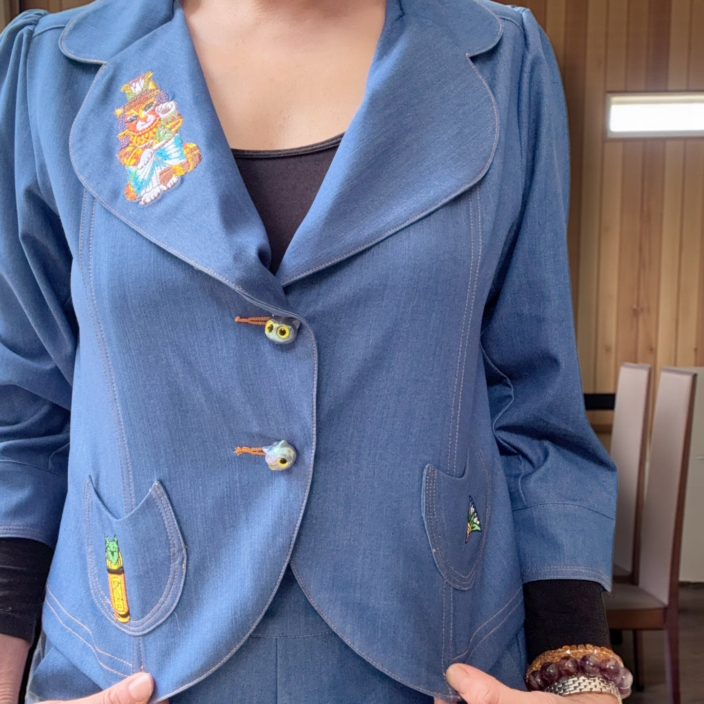 Egyptian cats embroidery denim jacket