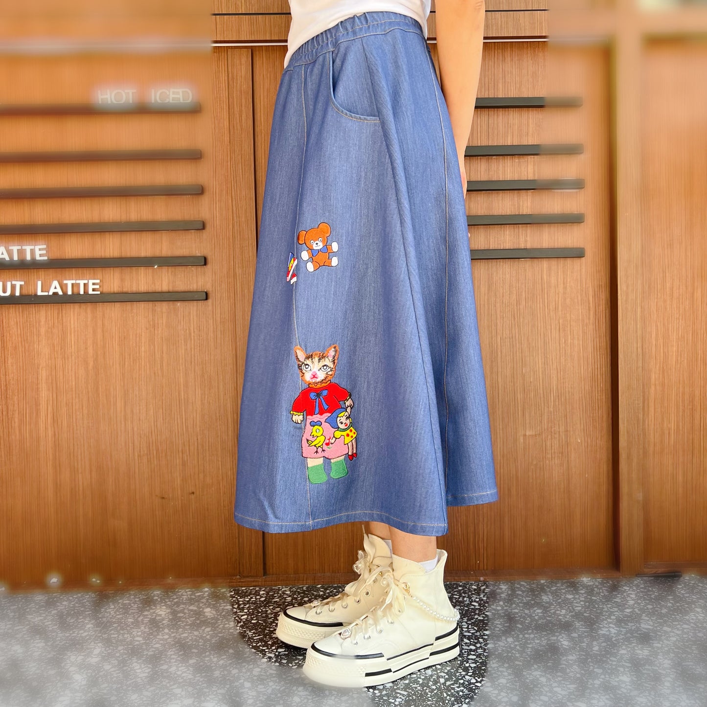 Showa kitten embroidery denim skirt