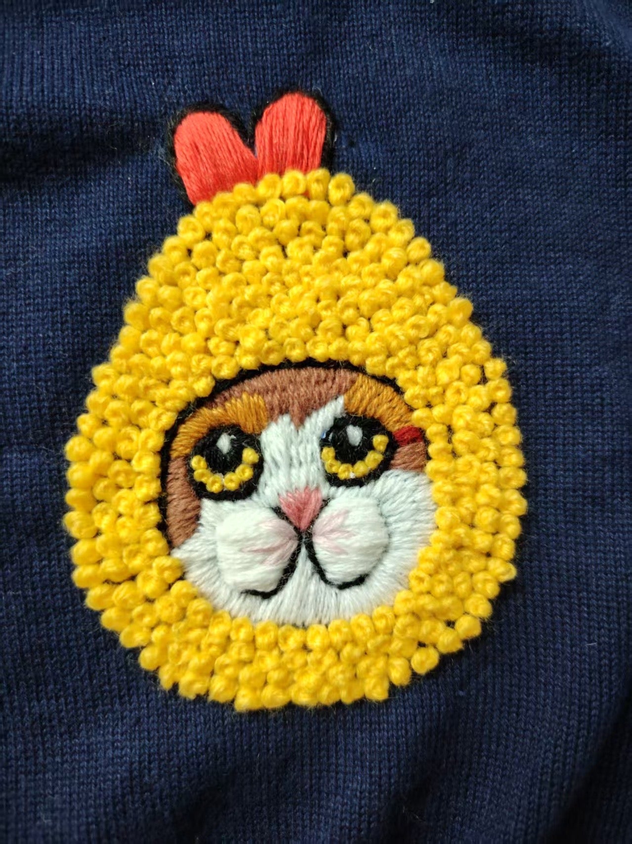 Tempura cat hand embroidery tee