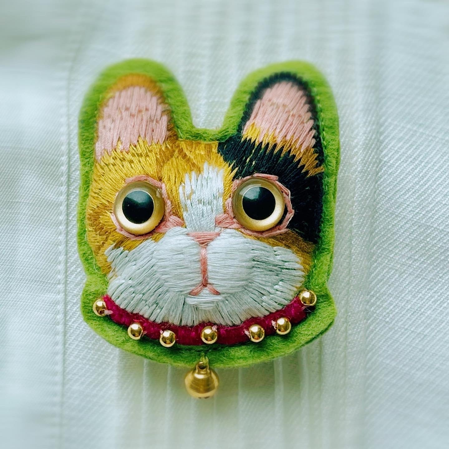 Calico Cat Handmade Yarn Brooch