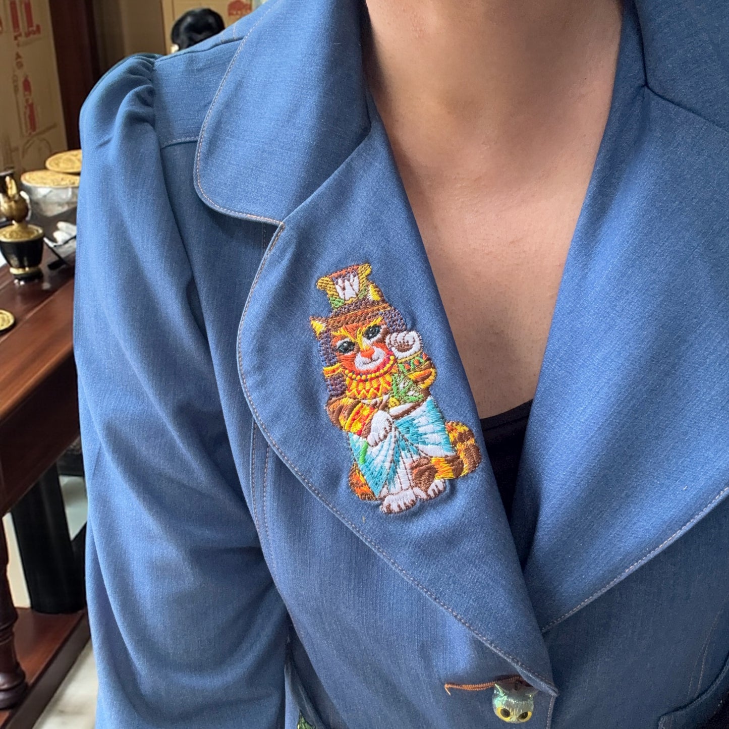 Egyptian cats embroidery denim jacket