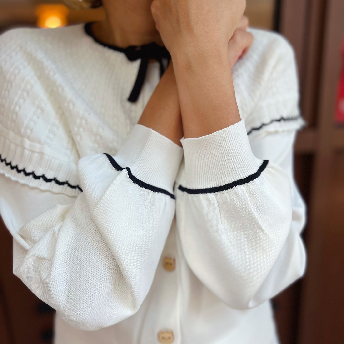 Removable pointelle neck embroidery cardigan