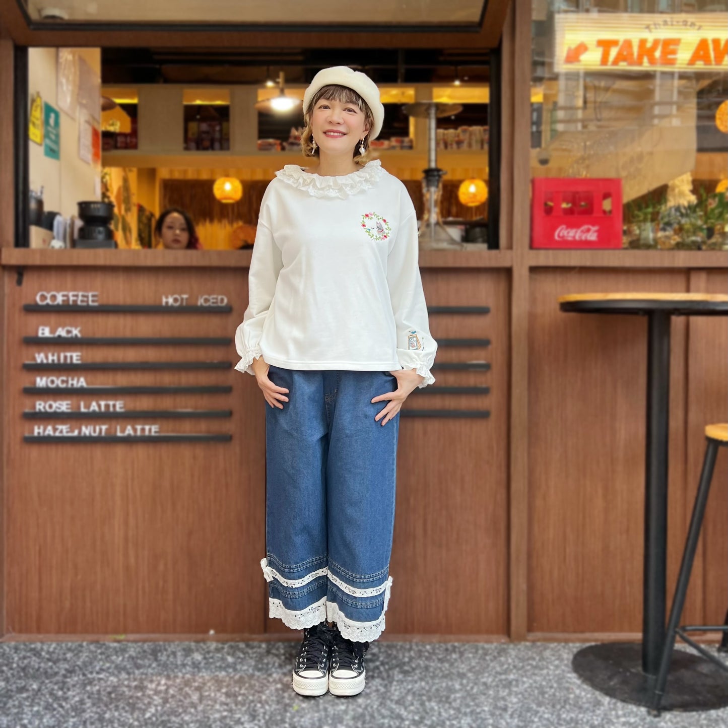 Lace neck cat embroidery top