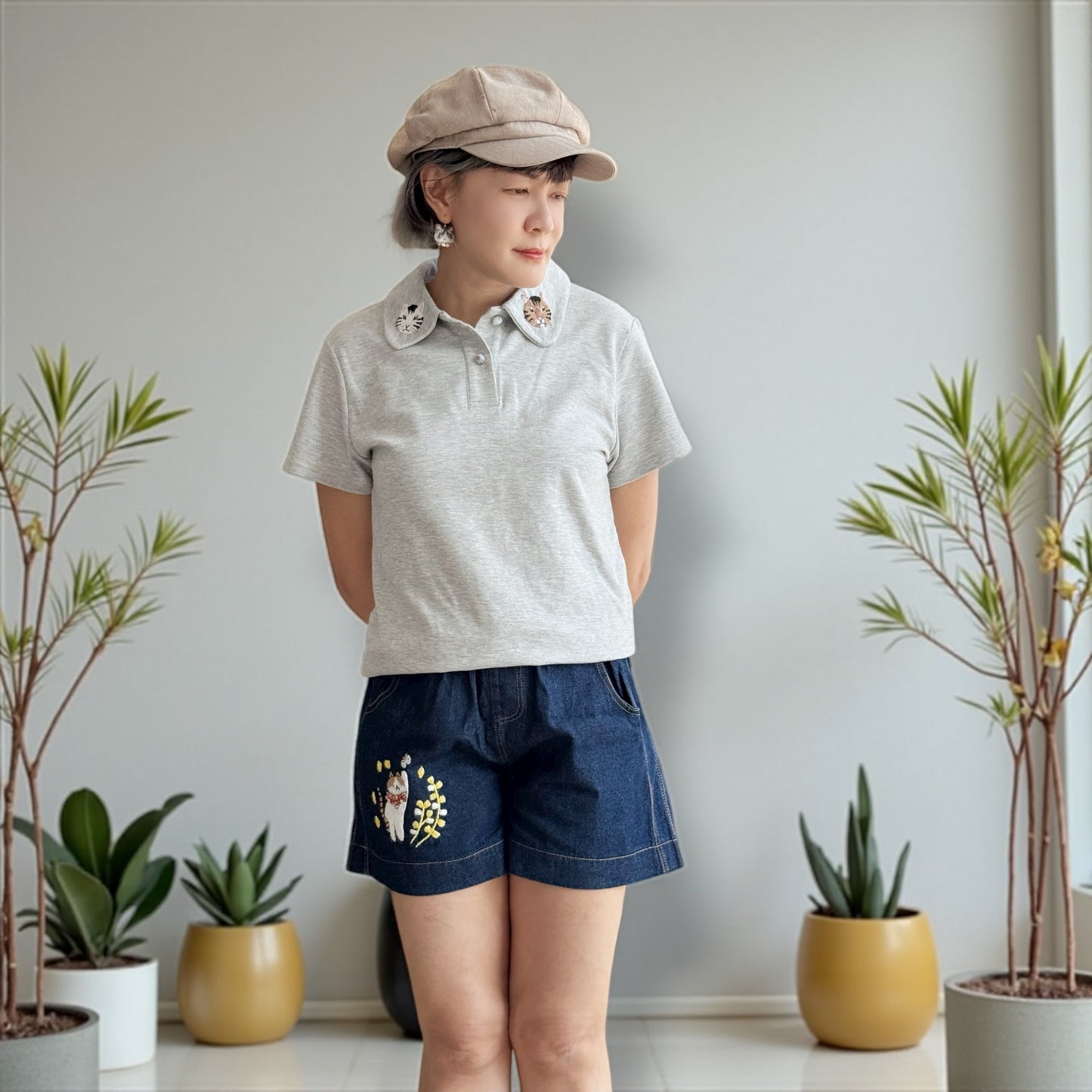 Hand embroidery cats and jewerly denim shorts