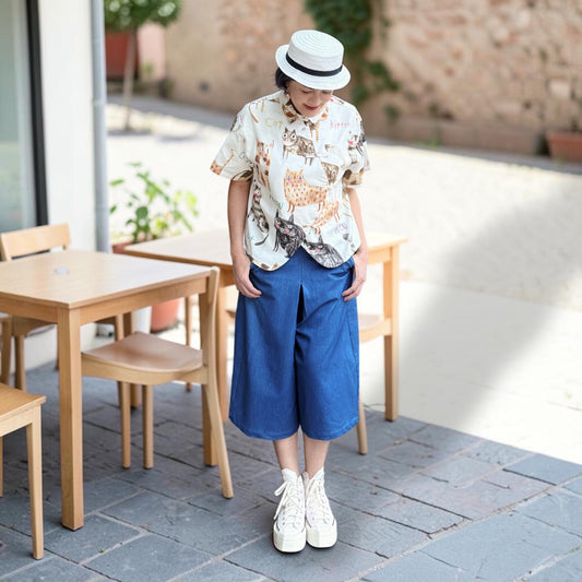 Graffiti cats Curved hem and placket loose fit top