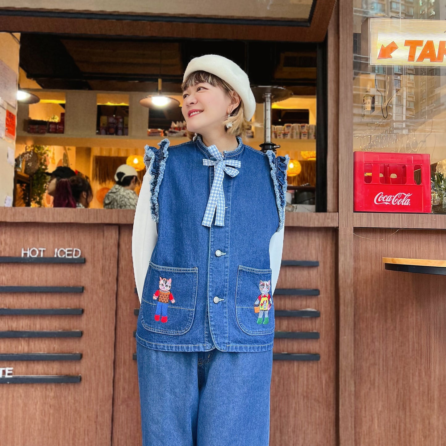 Fringe shoulder and Showa kitten embroidery denim vest