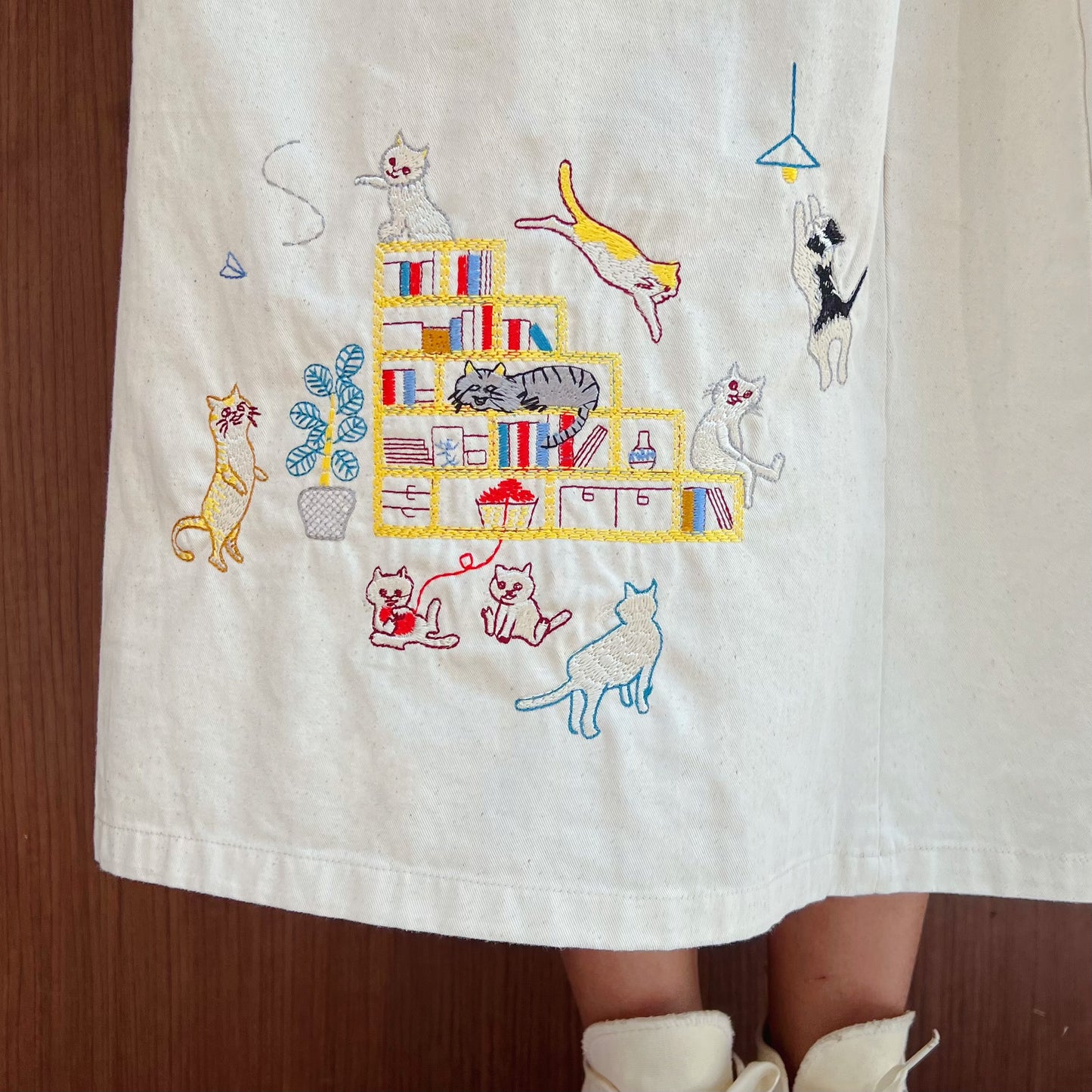 Book shelf cats embroidery denim one piece