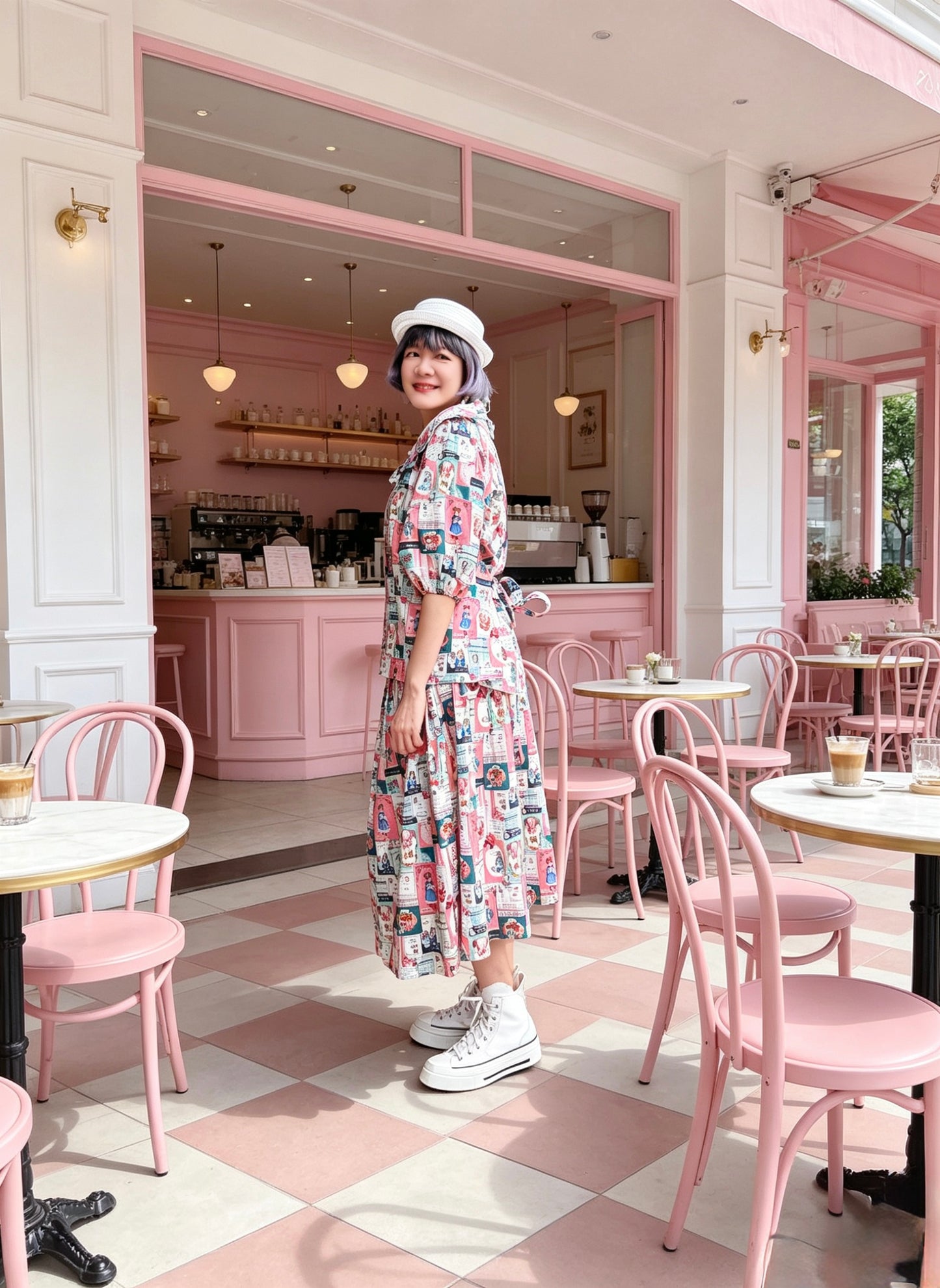 Cat patch pattern dolly neck top