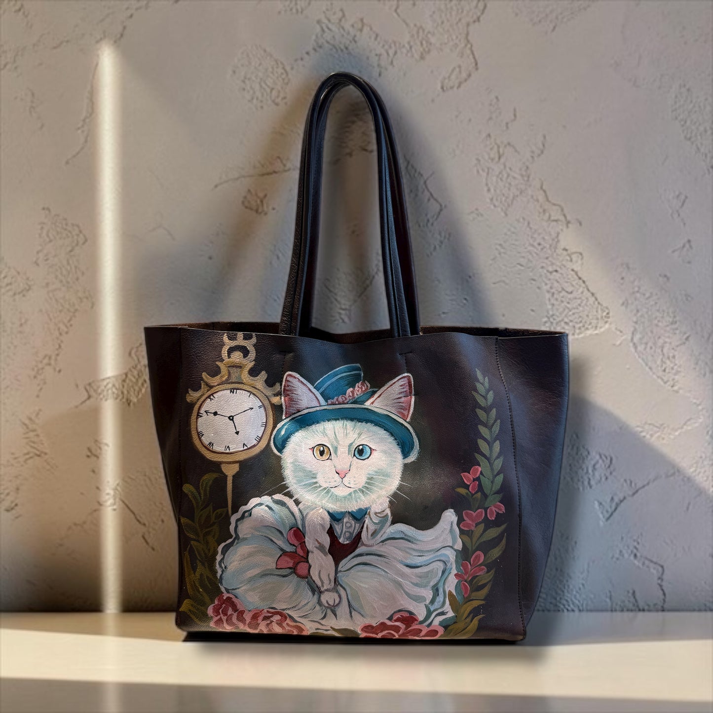 Alice in white cat leather hand
