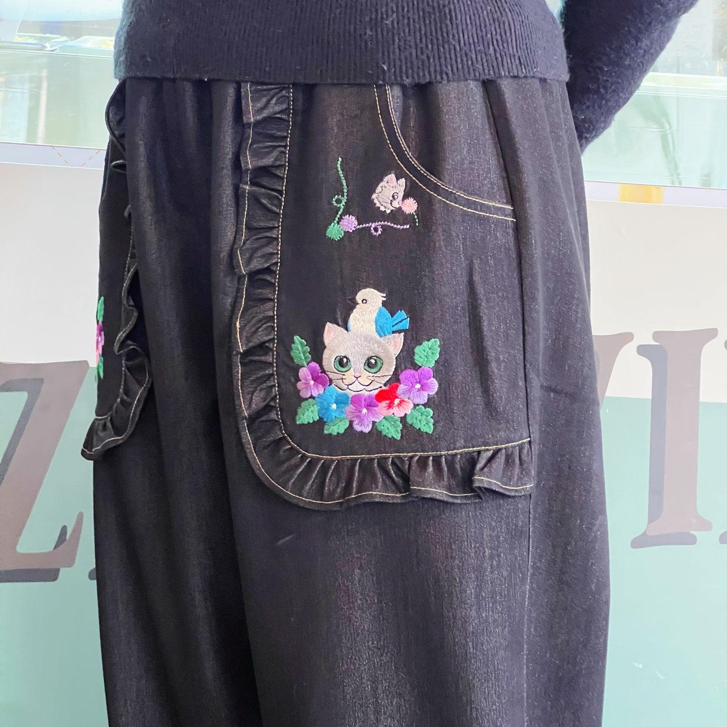 Cats and bird embroidery denim pants
